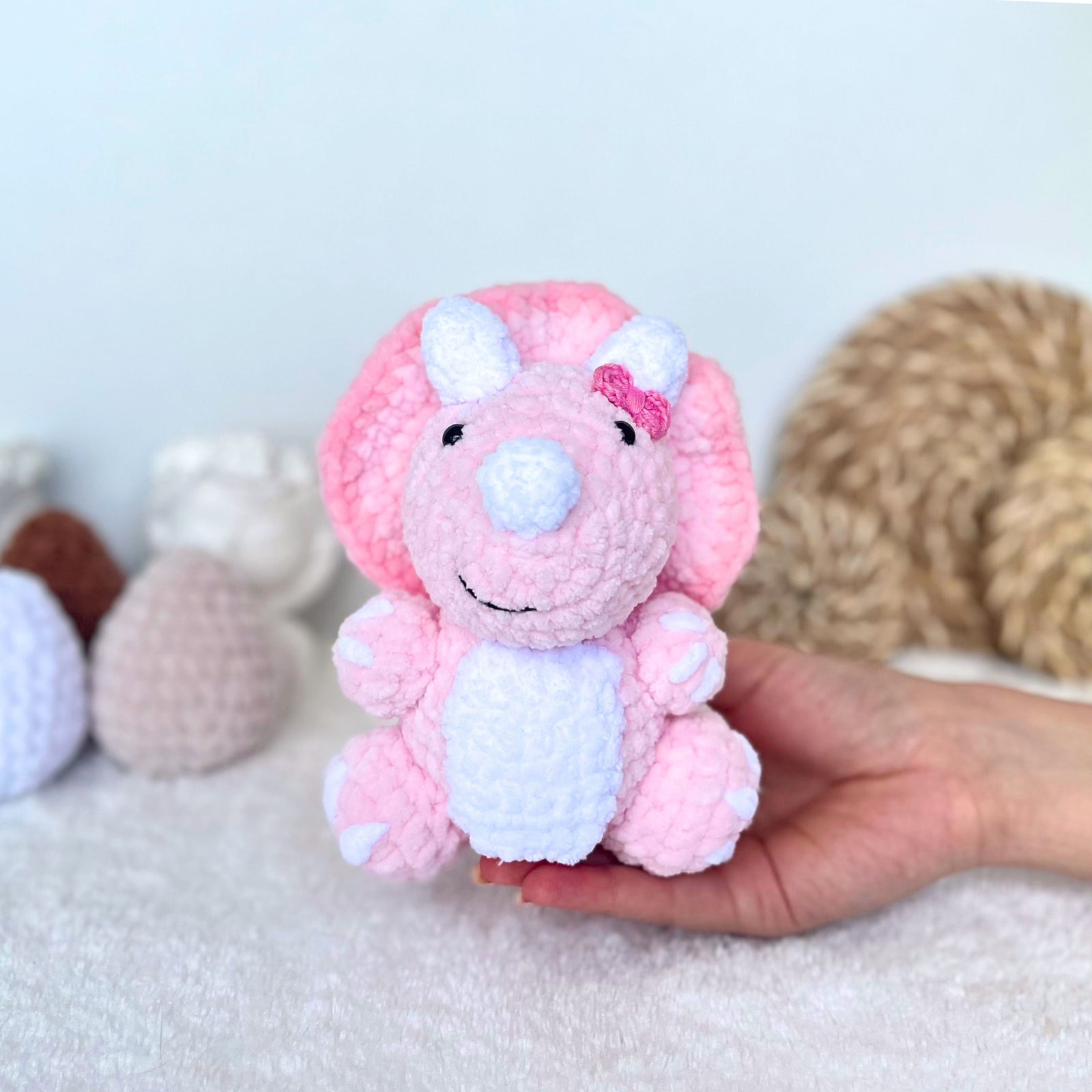 modèle de crochet de dinosaure, modèle de tricératops, modèle de peluche de dinosaure, amigurumi de dinosaure, modèle de dinosaure, modèle de crochet PDF